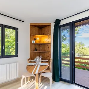 Chalet La O Reves, Genouilleux